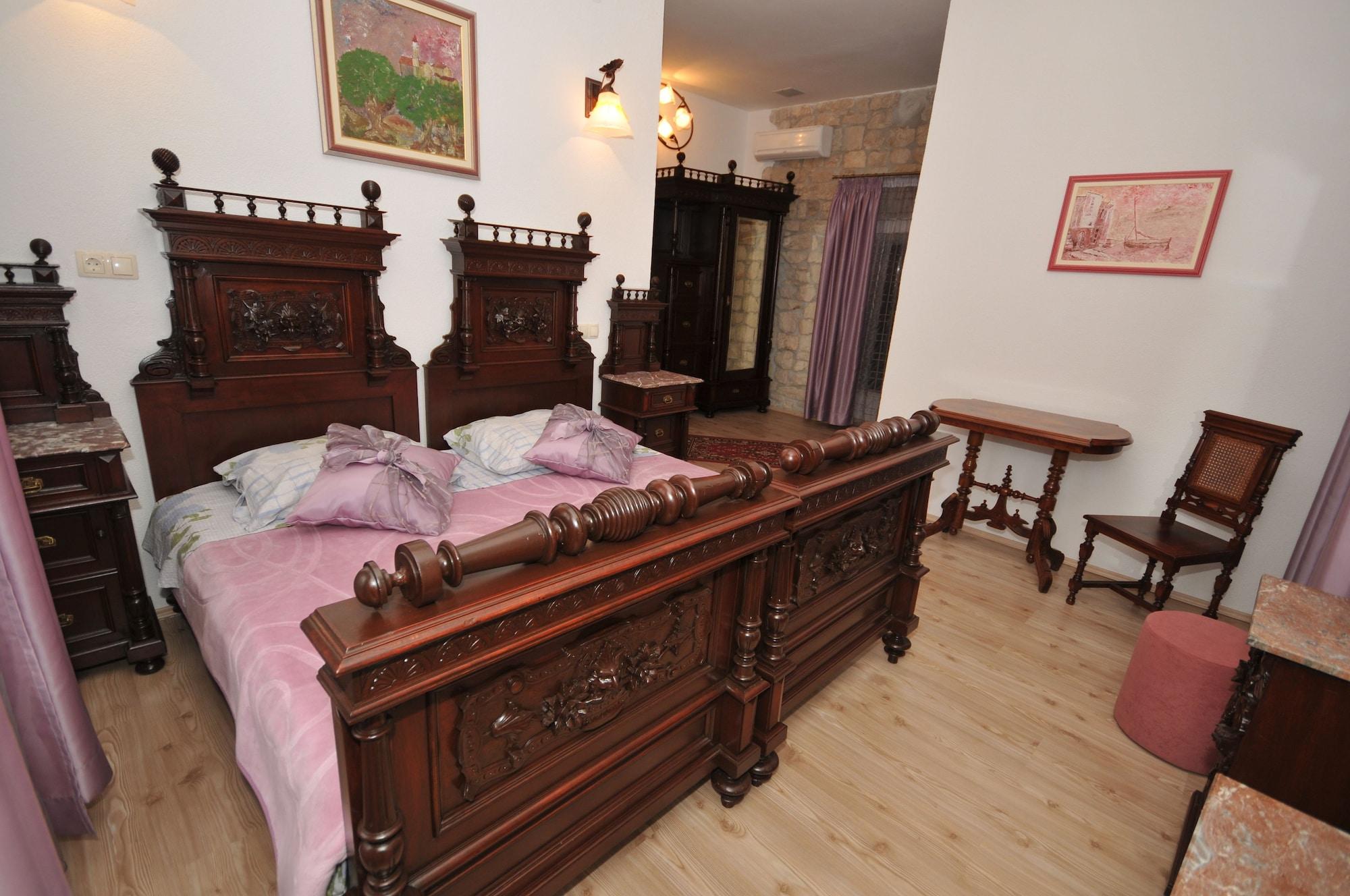 Palace Derossi Трогир Екстериор снимка