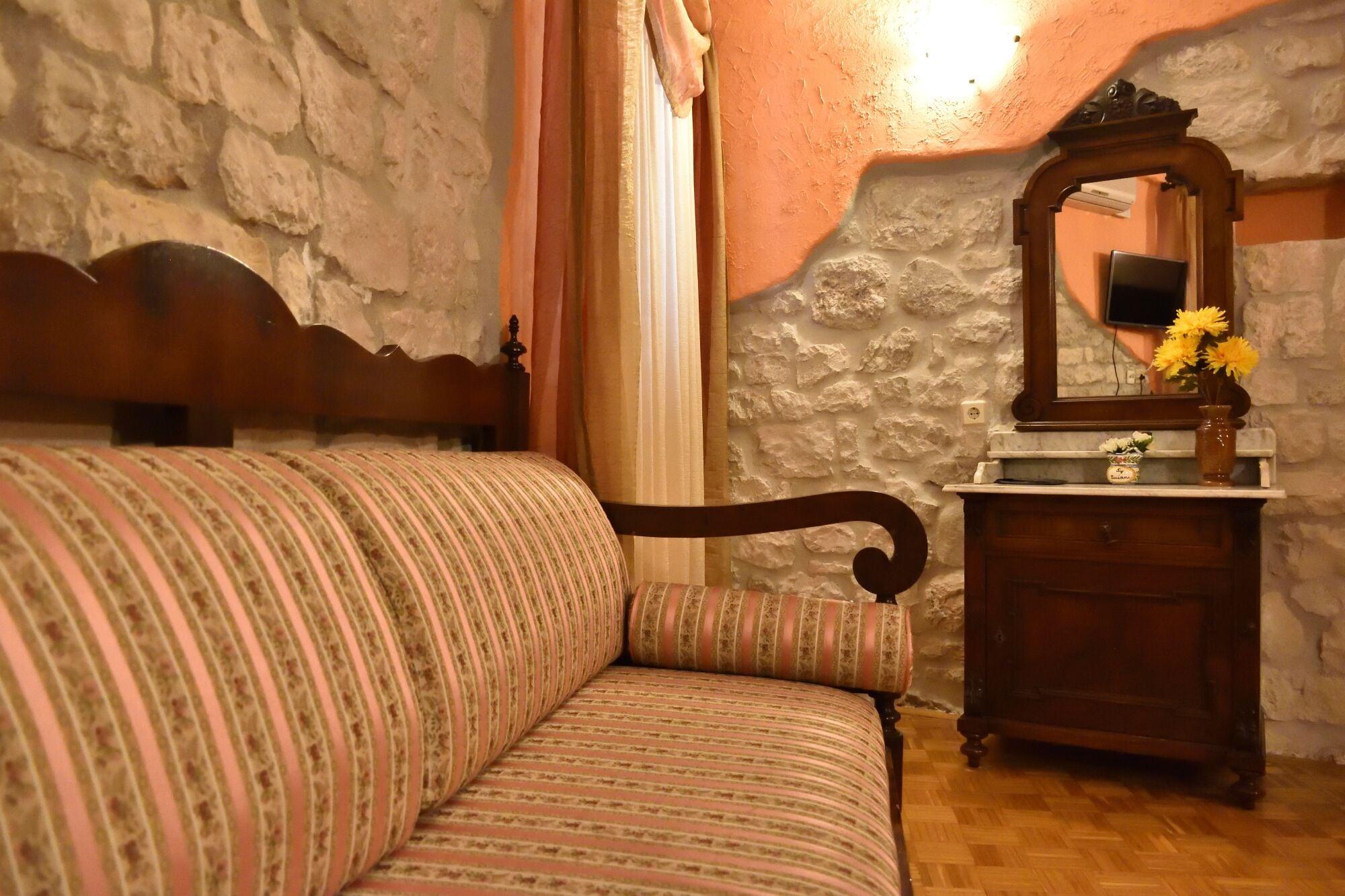 Palace Derossi Трогир Екстериор снимка